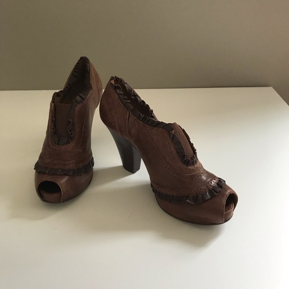 Size 39/8.5 Schuyler & Sons Philadelphia Heels